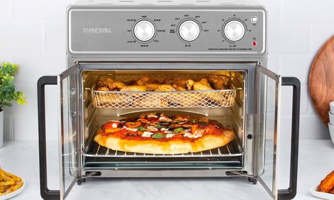 The Kalorik Maxx 16-quart air fryer cooks wings and pizza at the same time.