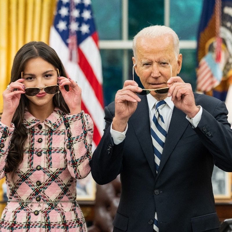 Rodrigo posing with U.S. President Joe Biden as part of a campaign promoting COVID-19 vaccinations to youth.