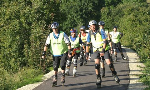 Group of men rollerblading.