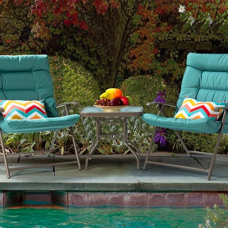 The Hovis two-person seating arrangement awaits poolside.