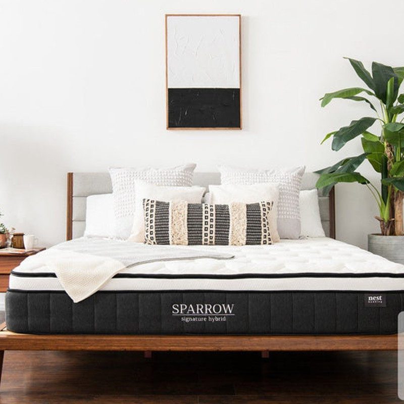 a sparrow mattress in the bedroom.