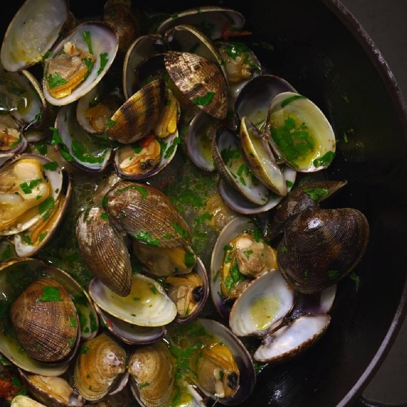 Clams in a Vermicular Musui Kamado.