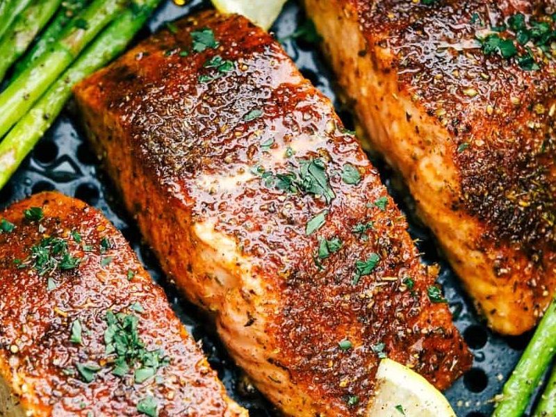 Roasted salmon with asparagus and lemon wedges