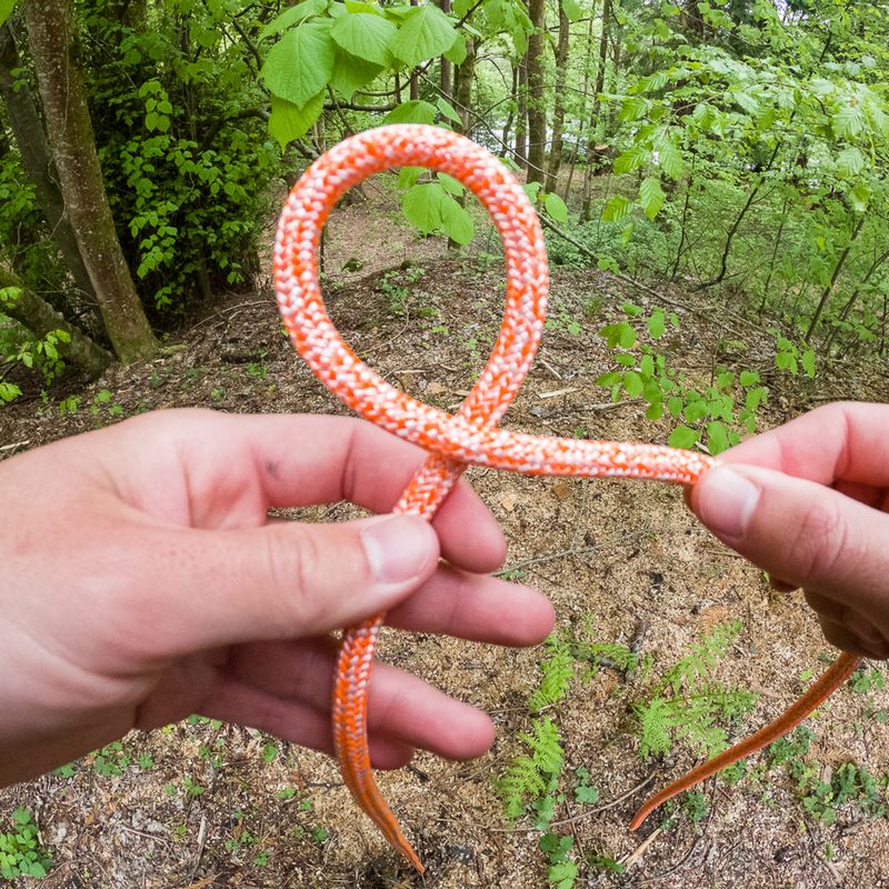 Making a loop in rope to tie a clove hitch