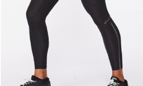 2XU motion compression tights on a model.