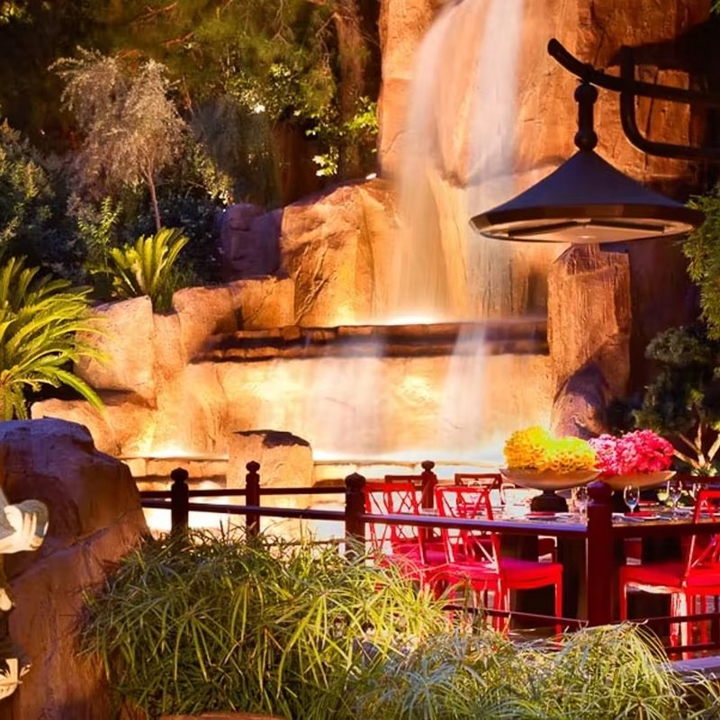 The floating pagoda table at Mizumi at Wynn Las Vegas