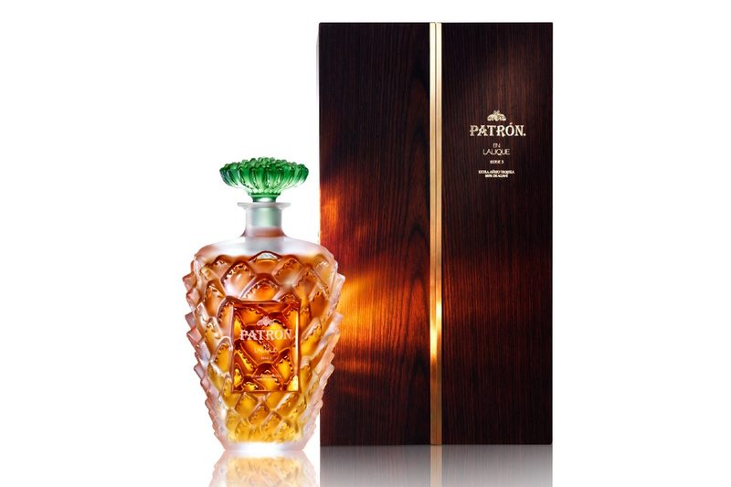 Patrón en Lalique- Serie 3 and its accompanying wood box