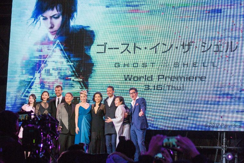 The cast poses during Ghost in the Shell's world premiere in 2017