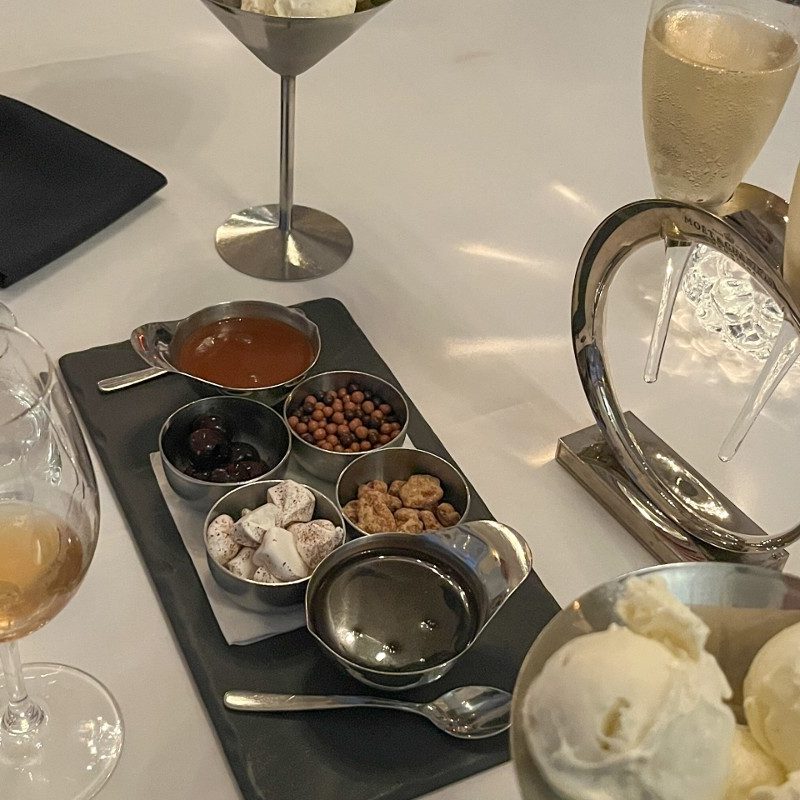 Table made ice cream.