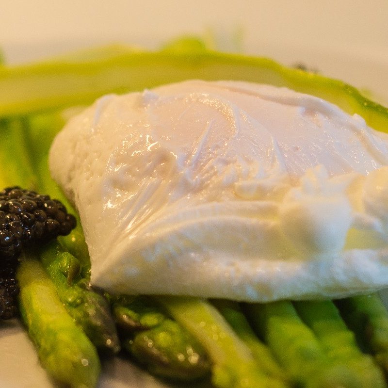 Poached egg with green asparagus and caviar.