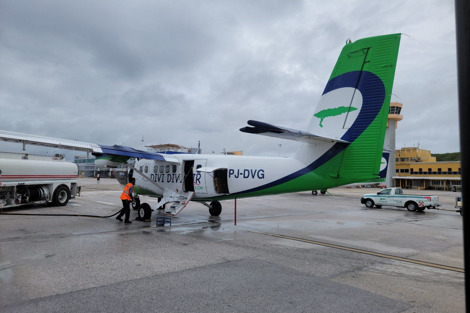 A Divi Divi Air airplane at Curaçao Airport.