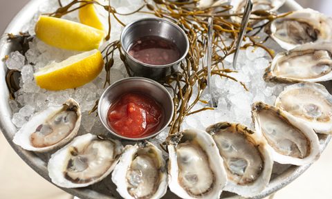 Plate of oysters on ice.