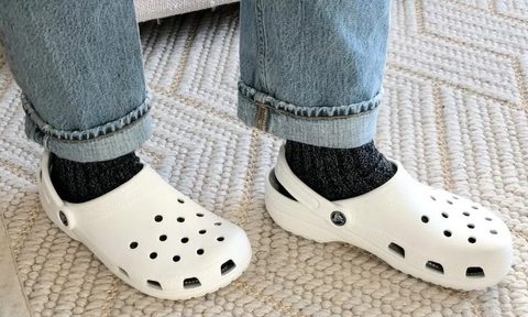 fashion trends that should die this year crocs
