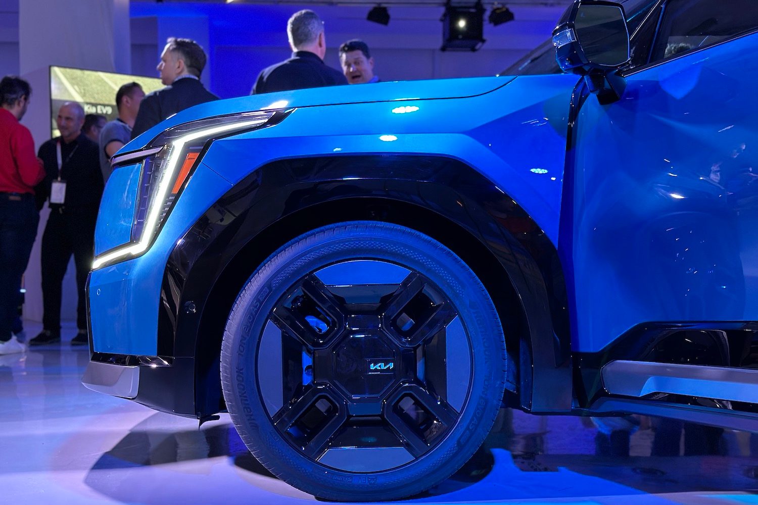 Front end side profile of the 2024 Kia EV9 in a studio.