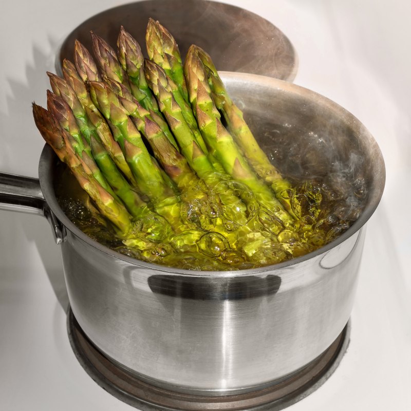 Boiling asparagus