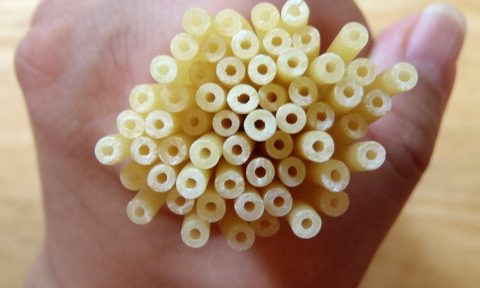Holding uncooked bucatini pasta
