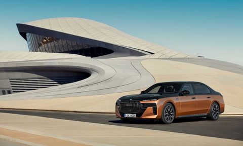 BMW i7 M70