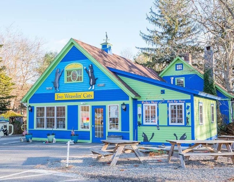 Two Wrasslin' Cats Coffee House & Cafe.