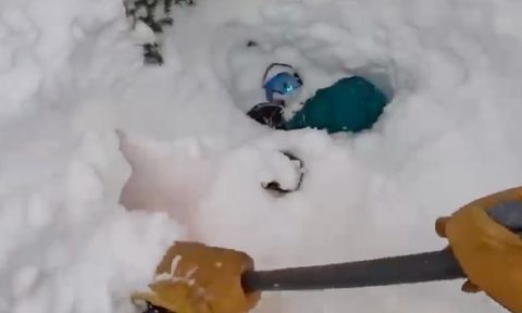 Skier digs out fortunate snowboarder stuck in tree well