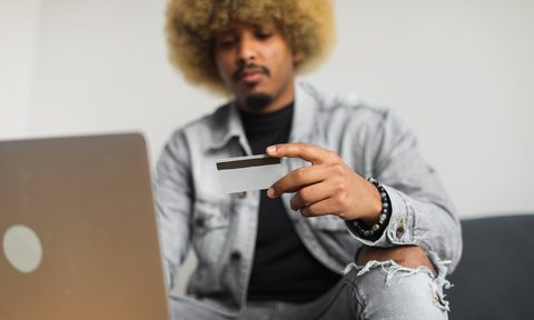 Person using a credit card to online shop