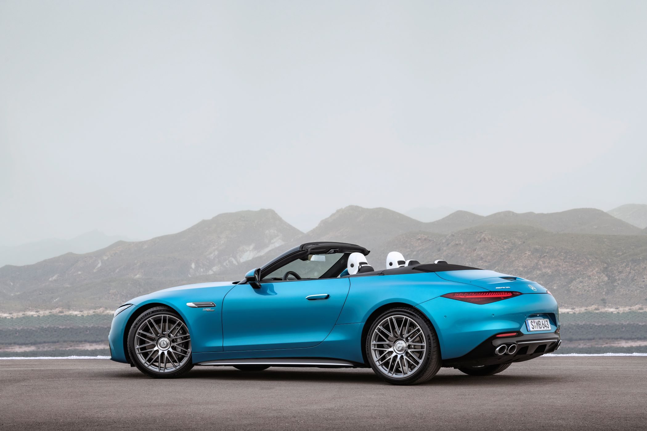 New Mercedes Benz AMG SL 43: F1 Tech in a RWD Drivetrain - The Manual