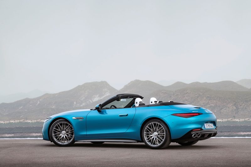 Side view of AMG SL 43 Roadster