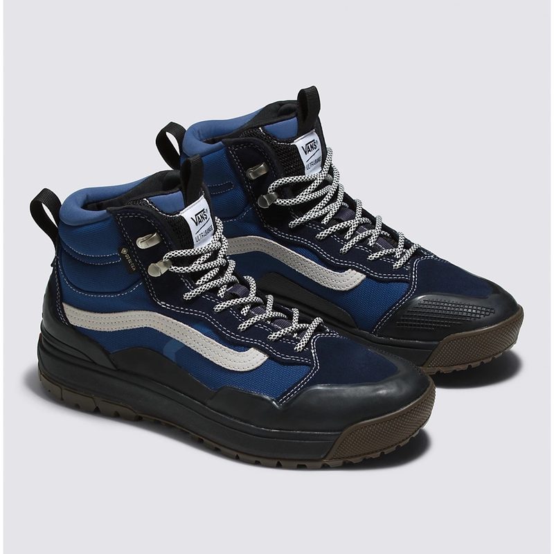 A pair of Vans MTE-2 Boots