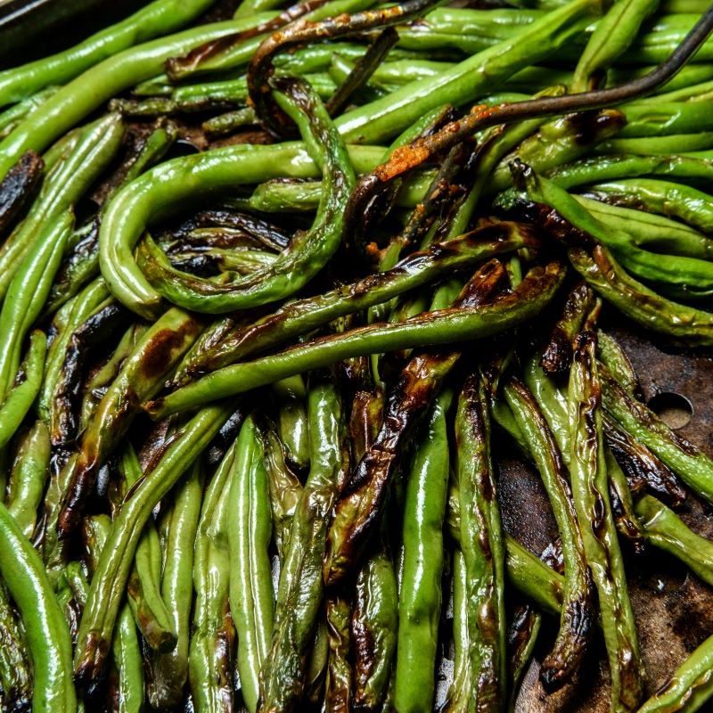 roasted green beans on a pan