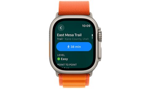 An Apple watchOS 10 displaying up-to-date hiking information