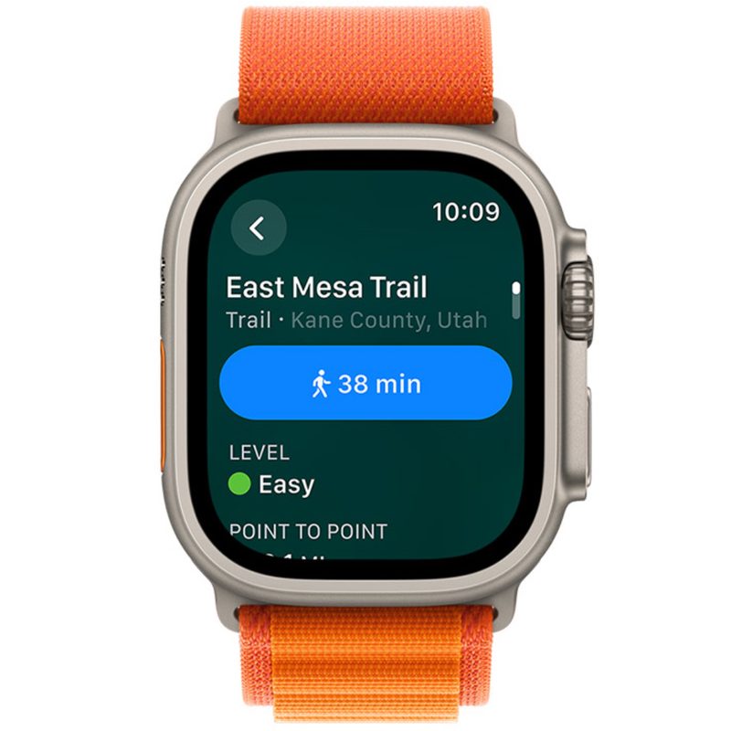 An Apple watchOS 10 displaying up-to-date hiking information