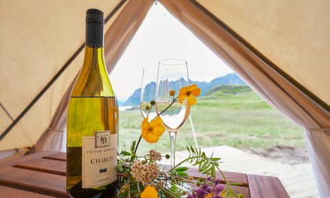 Gamping tent with wine