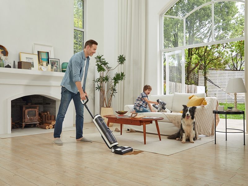 Tineco FLOOR ONE S3 Breeze cleaning a spill