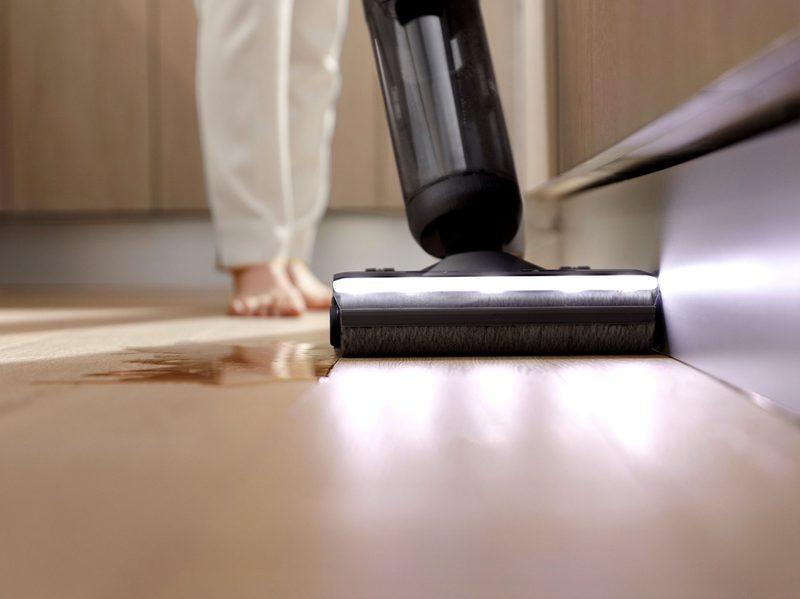 Tineco FLOOR ONE S7 Pro cleaning hard to reach spill