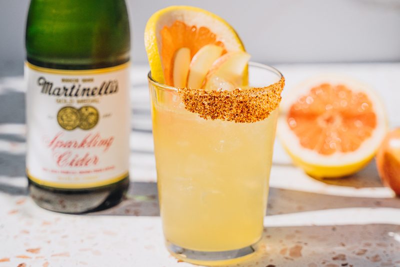 Paloma con Manzana cocktail.