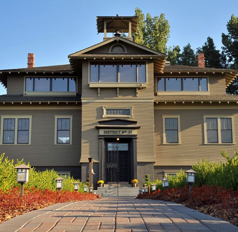 L'Ecole schoolhouse tasting room.
