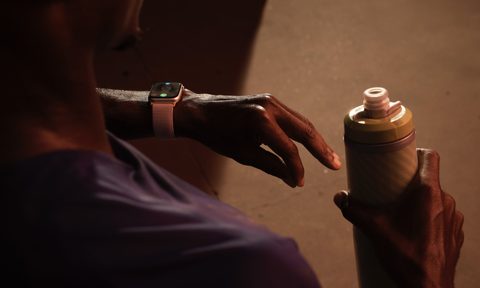 Apple Watch Series 9 showing the double tap feature