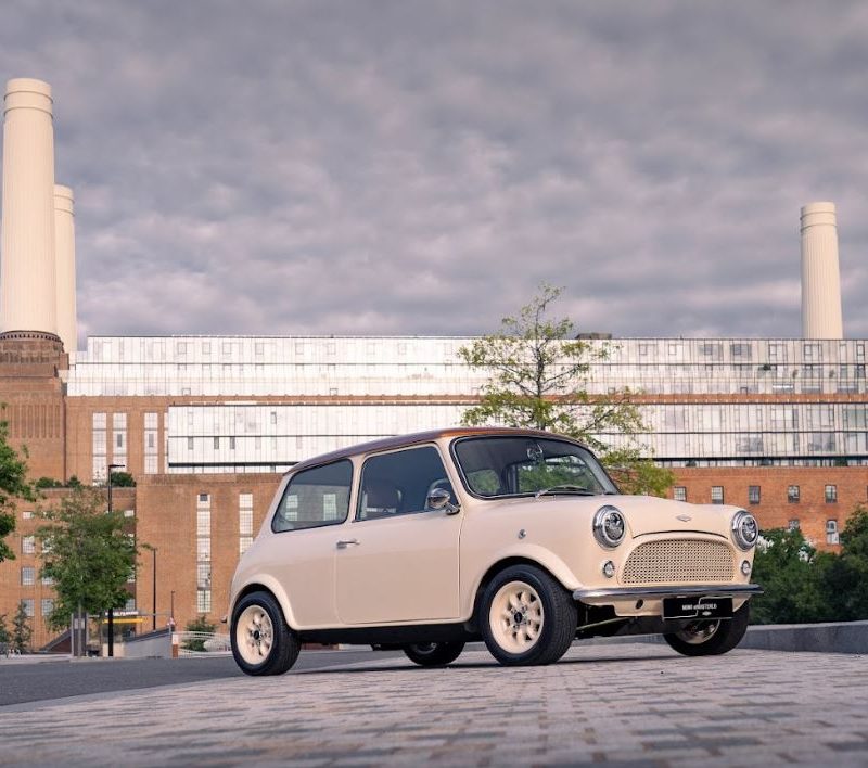 A side profile image of the new Mini eMasttered.