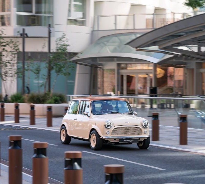 An image of the new Mini eMastered driving.