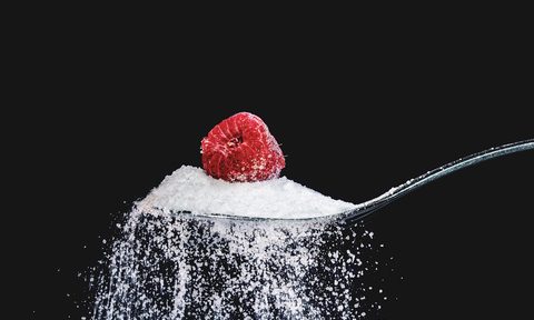 Spoonful of stevia with a raspberry on top