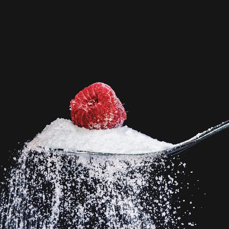 Spoonful of stevia with a raspberry on top