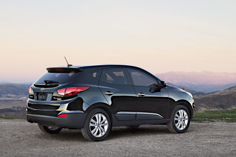 2013 Hyundai Tucson parked outside 