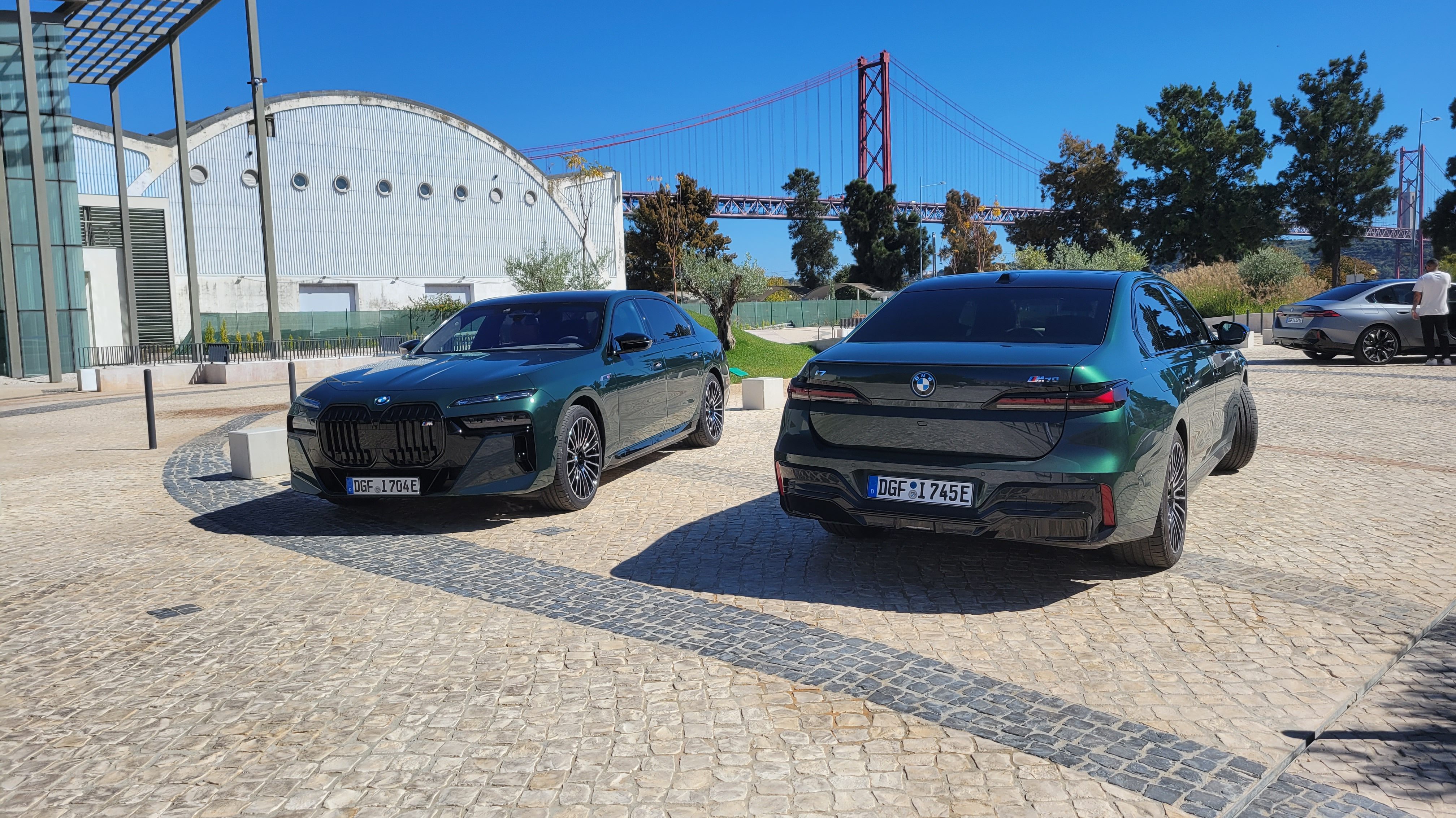 BMW i7 M70 xDrive front and back