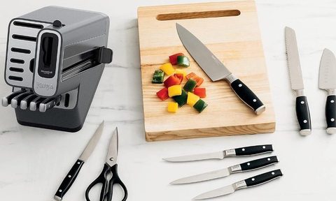 An array of pieces from the Ninja 14-piece Knife Block Set.
