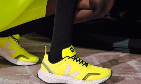 Kneeling in the Veja Condor Mesh Jaune fluorescent yellow and white shoes.