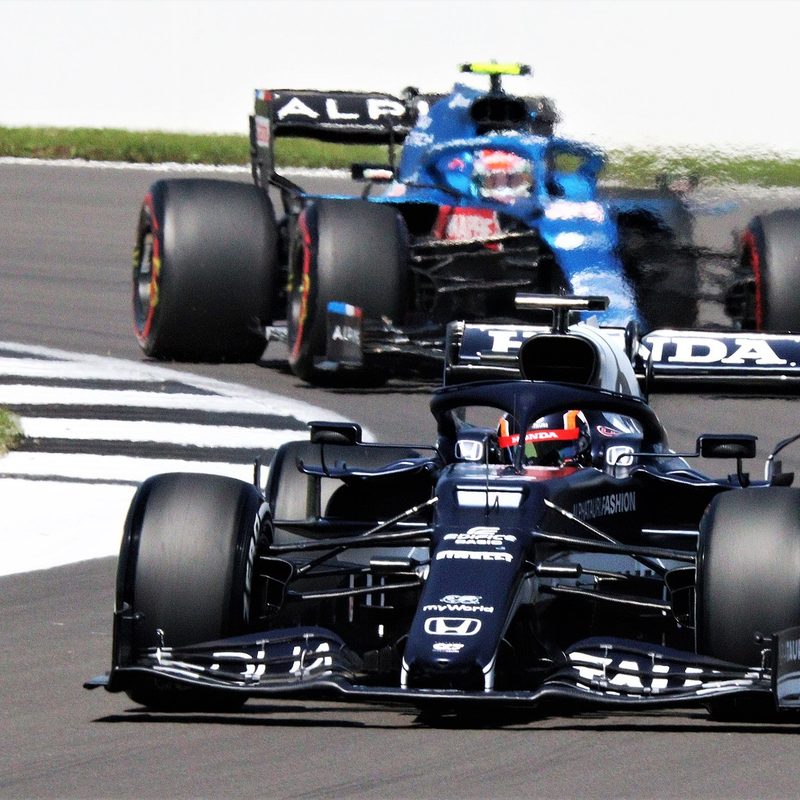 Yuki Tsunoda driving a Formula One racecar for Scuderia AlphaTauri Honda.