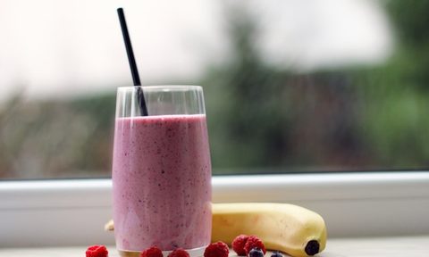 Banana and berry smoothie