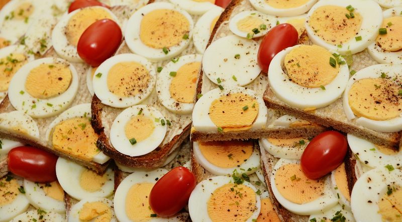 Hard boiled sliced eggs with tomato on bread