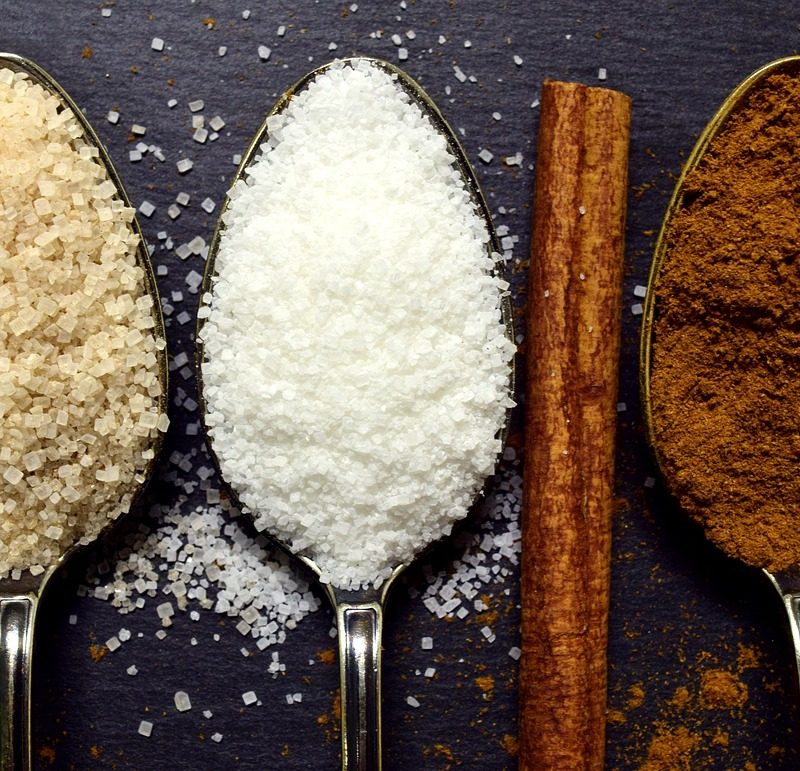 Three spoonfuls of sugar and ground cinnamon
