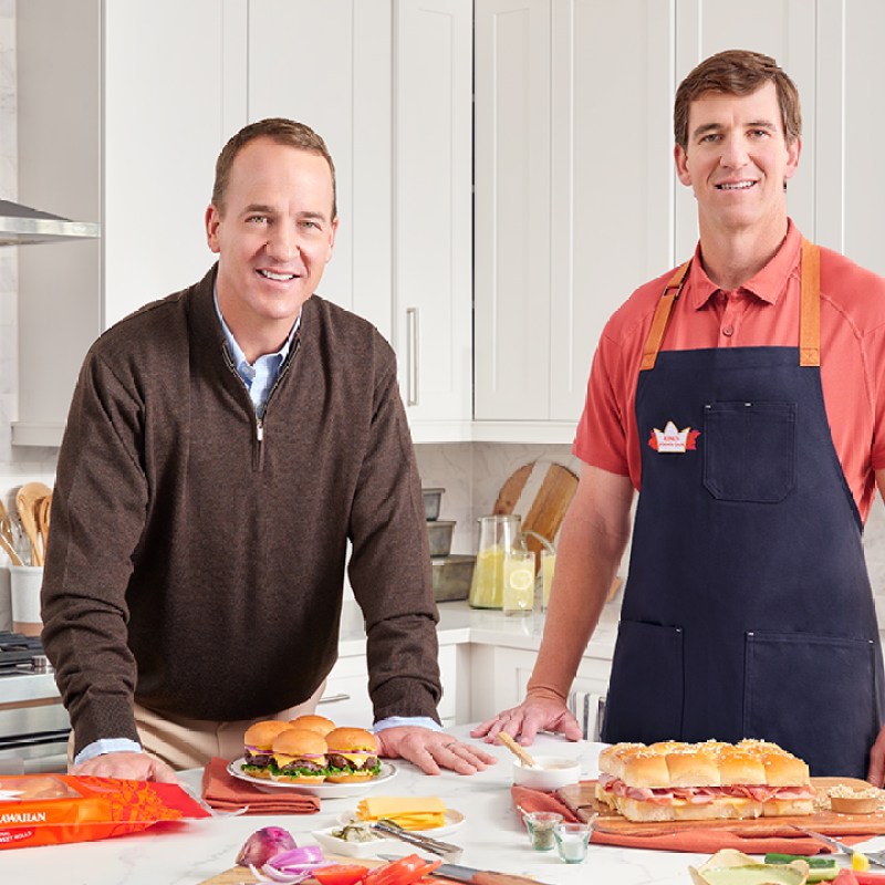 Eli and Peyton Manning celebrate Slider Sunday in a new King’s Hawaiian commercial