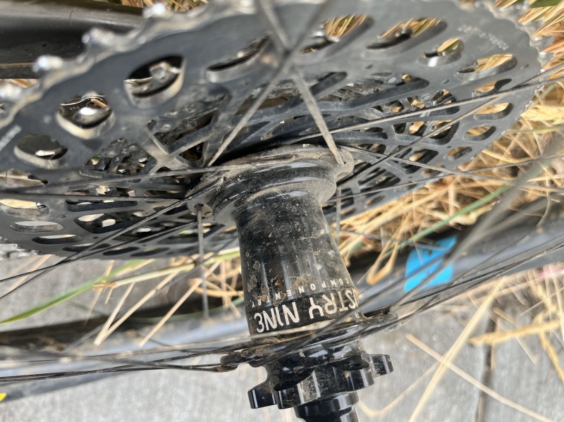 The Industry Nine Hydra hub that came on Forge + Bond's 30 AM carbon wheels